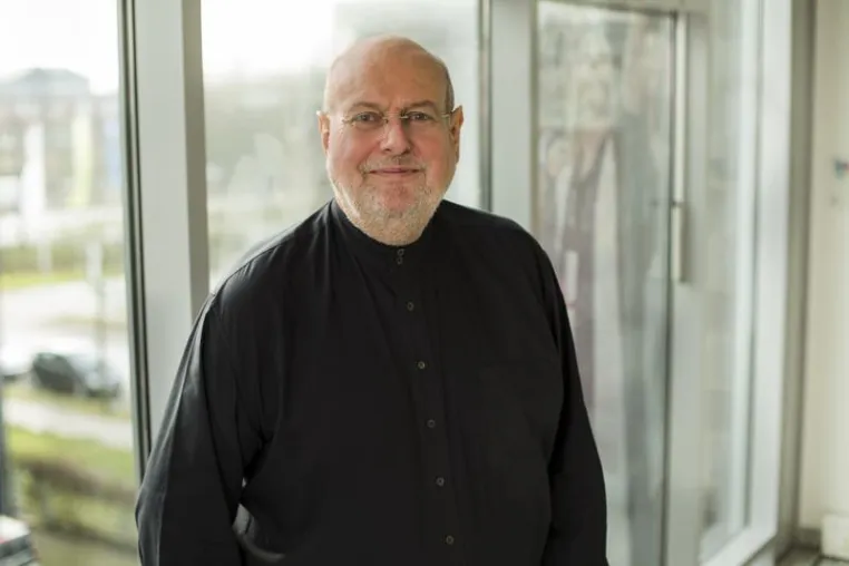 Bild: APOLLON Hochschule: Hochschulpräsident Prof. Dr. Bernd Kümmel verabschiedet sich