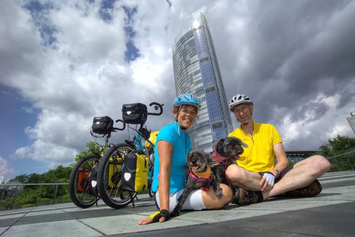 Abreisetag 15. Juli 2009 vor dem Posttower in Bonn