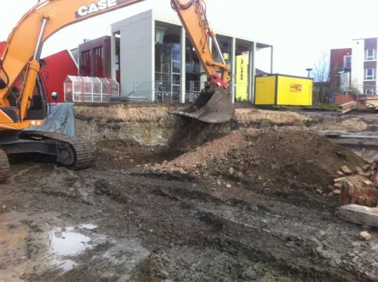 Bild: Spatenstich für Wohn- und Geschäftshaus „Am Emsufer“ in Rheine