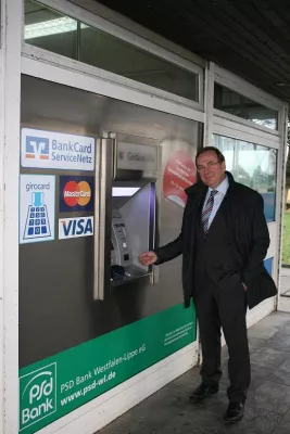 Bild: Benzin und Bargeld tanken an der Bundesstraße 51