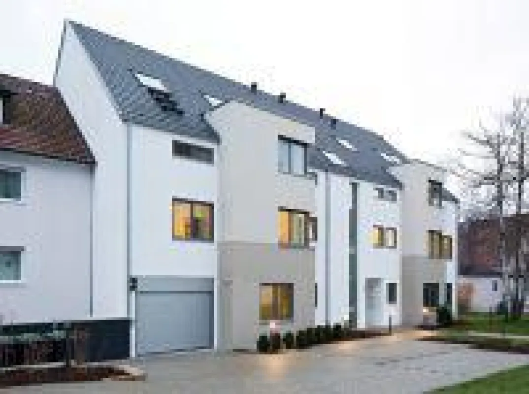 Beim Mehrfamilienwohnhaus in Stuttgart setzte man auf die monolithische Bauweise mit gefüllten Ziegeln (Foto: Unipor, München).
