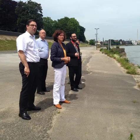Bild: Piraten entern Krefelder Rheinhafen