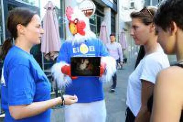 Bild: Protest-Huhn kommt nach Kassel, Bielefeld, Münster und Osnabrück