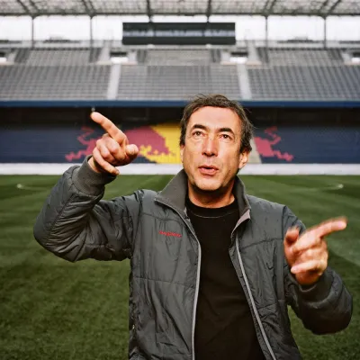 Bild: Hubert von Goisern erweckt legendäres Viertelfinale Österreich – Schweiz zum Leben