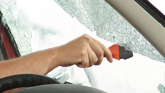 Eingeschlossen im Unfallwagen: Richtiges Verhalten im Falle des Falles Bild: Eingeschlossen im Unfallwagen: Richtiges Verhalten im Falle des Falles