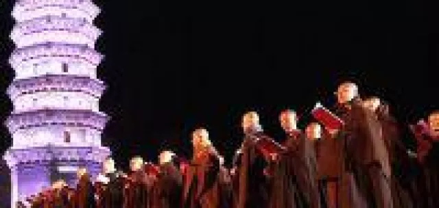 Bild: Weise Nonnen im Pushou Tempel, China fordert mehr Achtsamkeit beim globalen Vorstoß