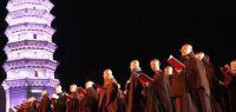 Bild: Weise Nonnen im Pushou Tempel, China fordert mehr Achtsamkeit beim globalen Vorstoß