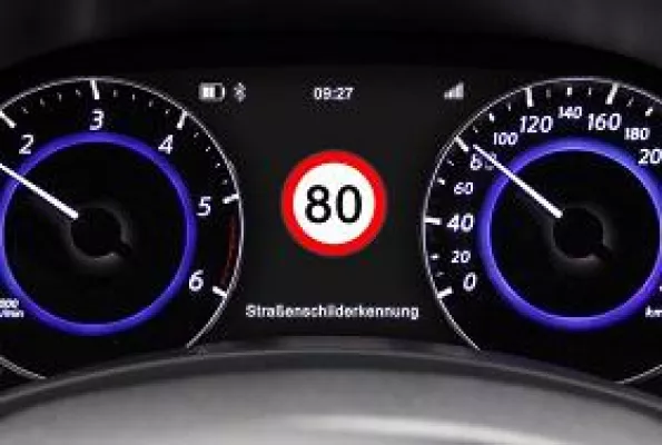 Bild: Verkehrszeichen-Assistenten sind ein beliebtes Hilfsmittel, arbeiten aber nicht immer zuverlässig