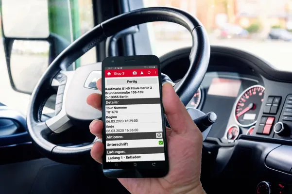 Bild: TMS C-Logistic kommuniziert mobil mit den Fahrern: Verstärkter mobiler Austausch mit dem TMS