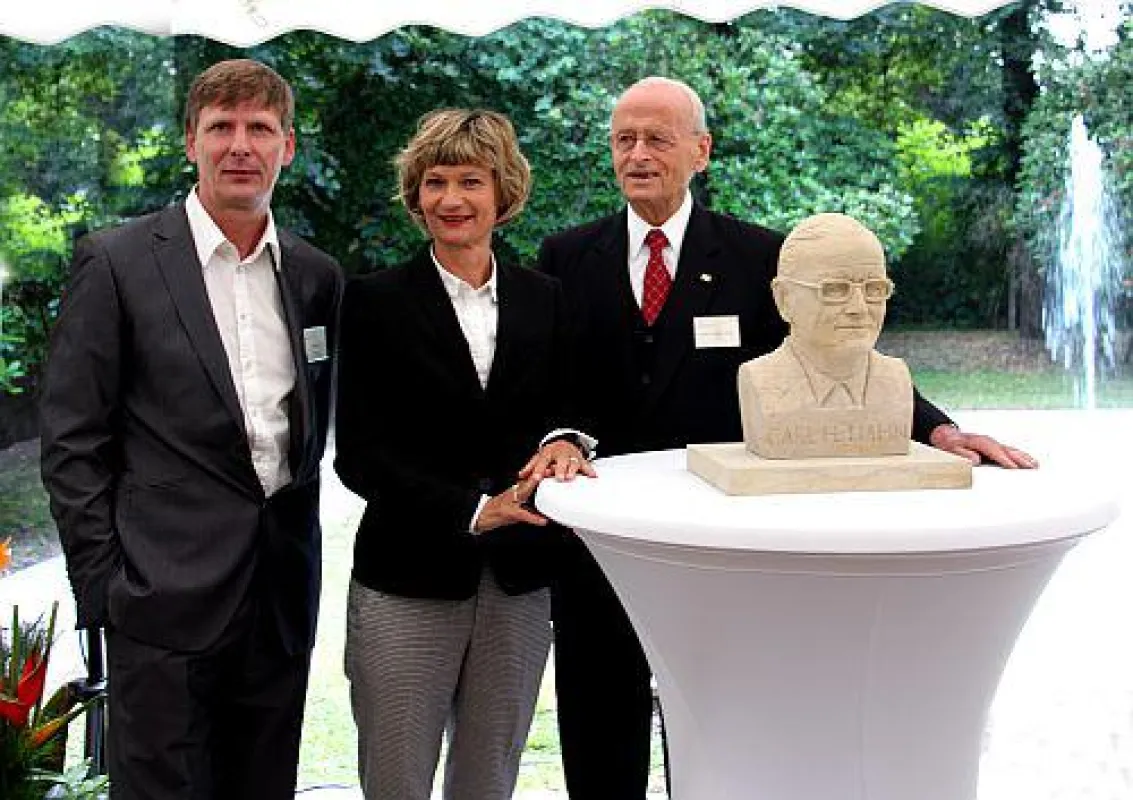 Feierliche Überraschung in der ?Villa Hahn?