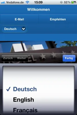 Bild: Kontaktfreudiges Sprachtalent. Poccy präsentiert Mehrsprachigkeit und Kontaktformular für mobile Websites