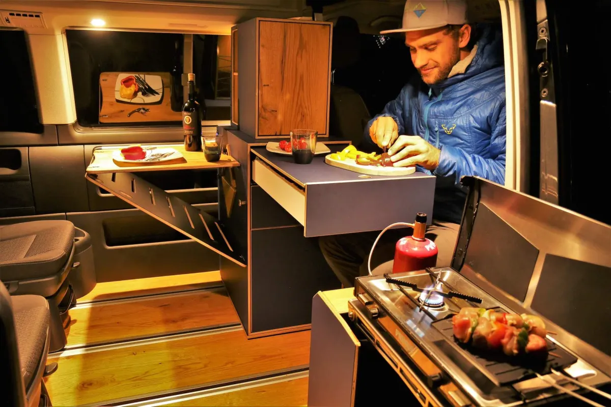 BaBuM in Aktion - einzigartige Möbelmodule für Campingbusse