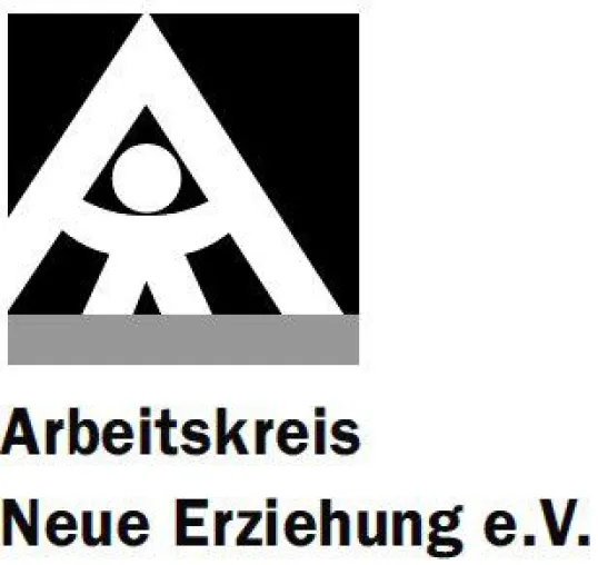 Bild: ANE verteilt Begrüßungspakete für Schulanfänger-Eltern in Berlin