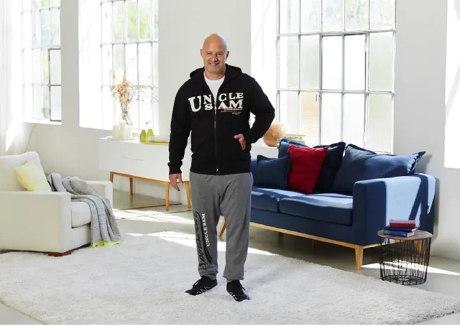 Bild: „Deffi“ Steves zeigt fluffige Sportswear