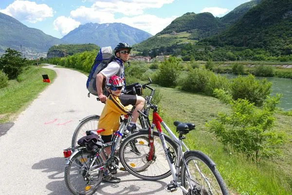 Bild: Von den Dolomiten zum Gardasee - Radtour für Familien und Genießer durch den Südtiroler Herbst