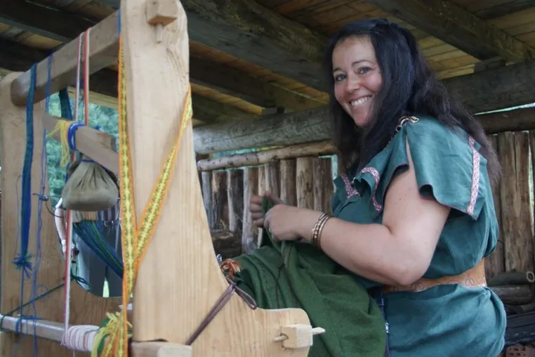 Aktionstag „Schminke und Schmuck – keltisches Frauenleben“ im Archäologiepark Altmühltal Bild: Aktionstag „Schminke und Schmuck – keltisches Frauenleben“ im Archäologiepark Altmühltal