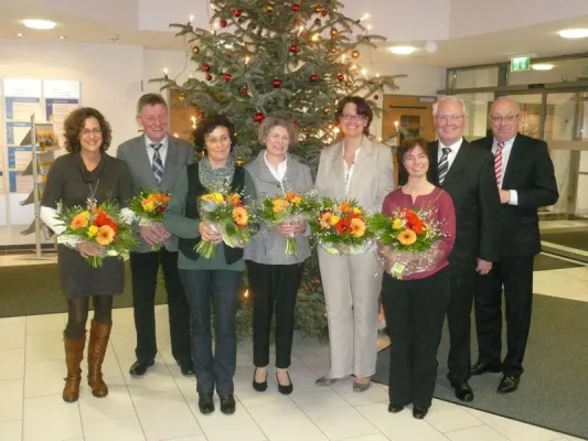 Bild: Jubilare blicken beim Neujahrsempfang des St. Martinus-Hospitals auf 40 Jahre Liebe zum Beruf zurück