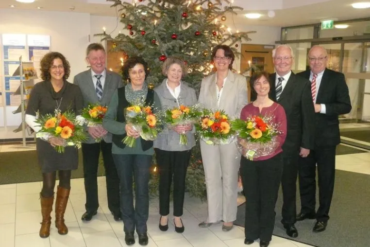 Bild: Jubilare blicken beim Neujahrsempfang des St. Martinus-Hospitals auf 40 Jahre Liebe zum Beruf zurück