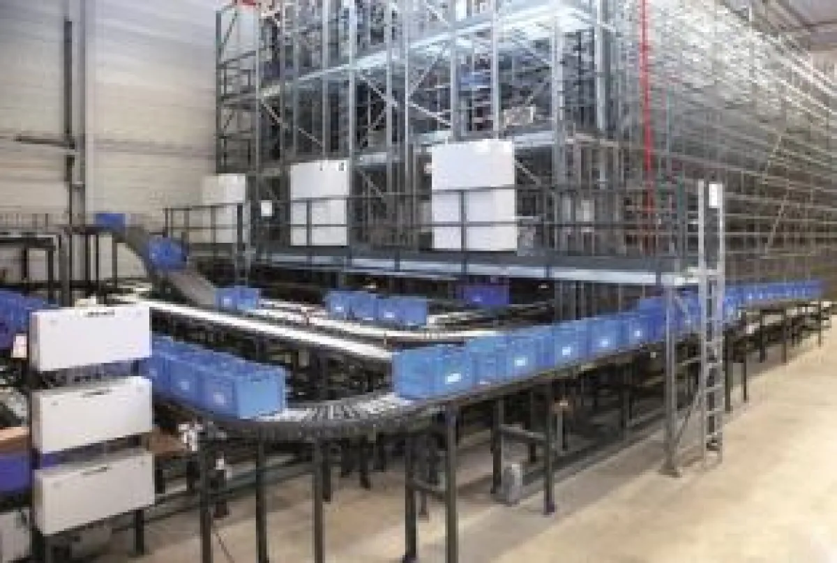 Das neue Shuttle-System umfasst circa 19.000 Lagerplätze.