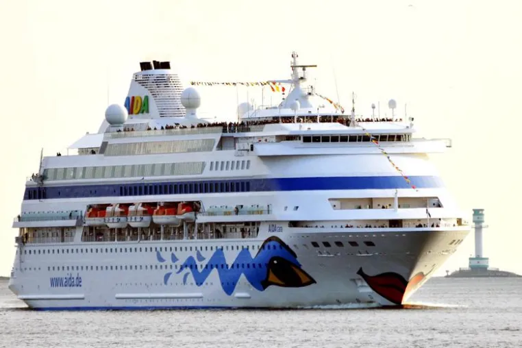 Bild: Kreuzfahrtschiff AIDAcara sagt „Auf Wiedersehen, Kiel!“
