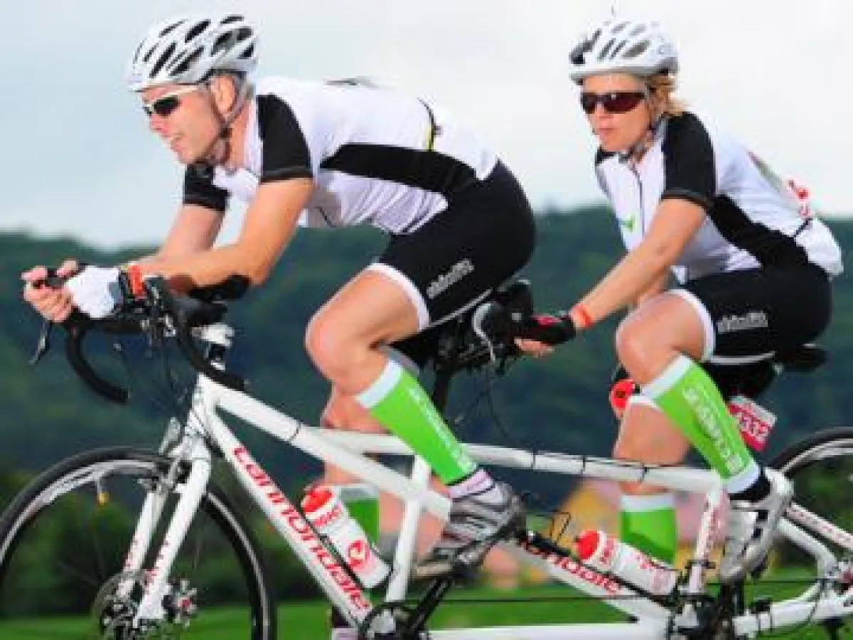 Verena Bentele und Alex Heim auf ihrem Tandem in Norwegen