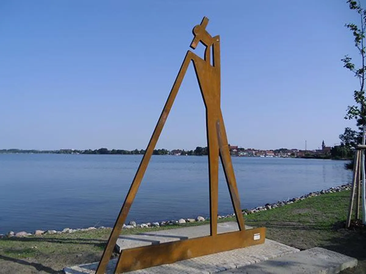 Der Flößer am Ufer der Müritz