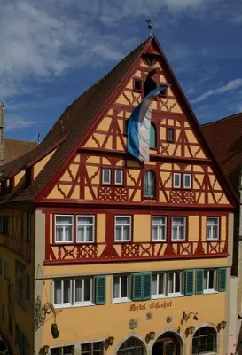 Bild: Denkmalprämierung für das Hotel Eisenhut