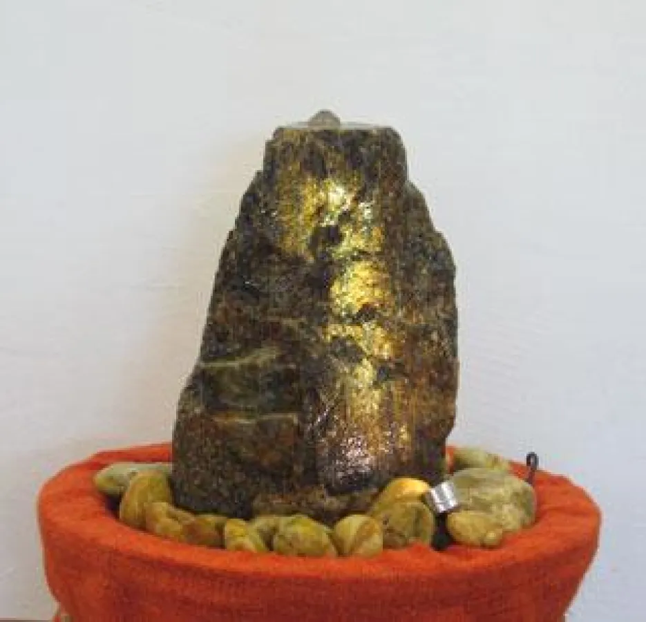 Naturgranitsteinbrunnen mit Quarzeinschlüssen