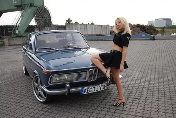 Bild: Bidgo schickt zweites Showcar ins Rennen mit Model Chanel