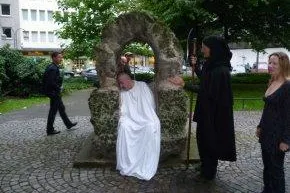 Henkerstour Köln - Nachtführung mit dem Henker und dem singendem Operetten Geist! Bild: Henkerstour Köln - Nachtführung mit dem Henker und dem singendem Operetten Geist!