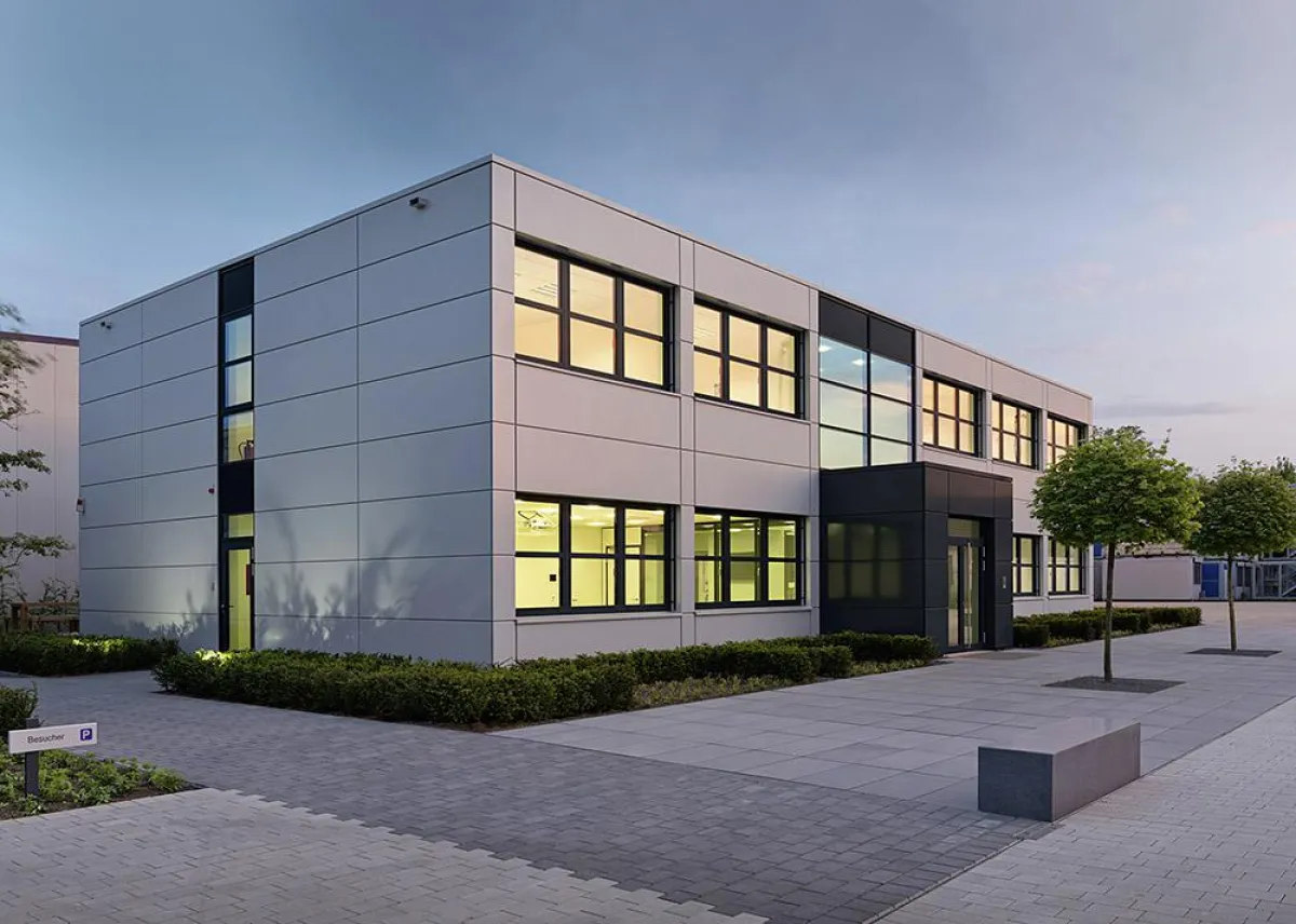 Das neue Bürogebäude der süddeutschen Niederlassung von KLEUSBERG aus eigener Fertigung.