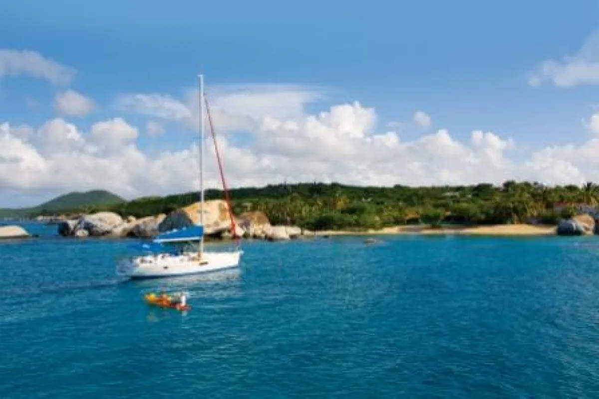 Mit Intrepid Travel vor filmreifer Kulisse in See stechen