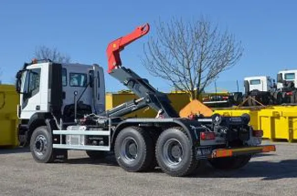 Container schnell und sicher bewegen: Wo ist der Haken? Bild: Container schnell und sicher bewegen: Wo ist der Haken?