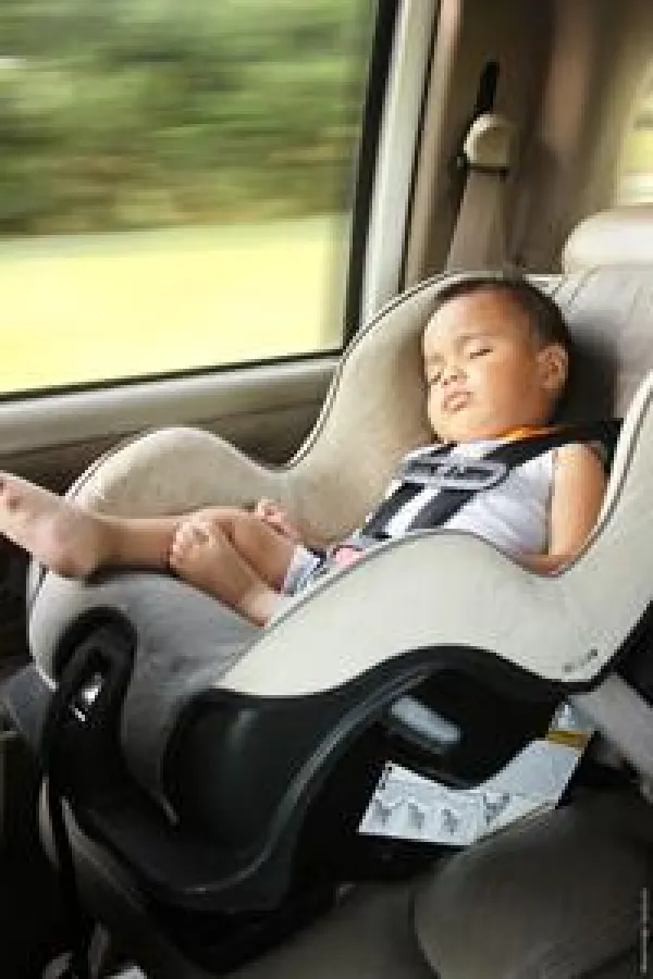 Mit Klebstoffen kehrt im Auto Ruhe ein. Foto: Monart Design – Fotolia.com