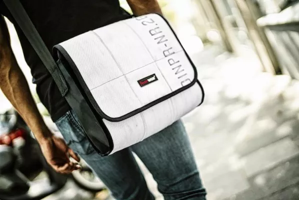 Bild: Walter steckt jeden Tag in die Tasche