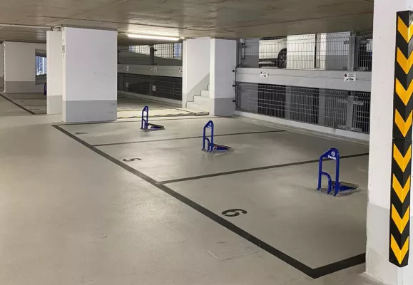 Parkplatz de luxe Bild: Parkplatz de luxe