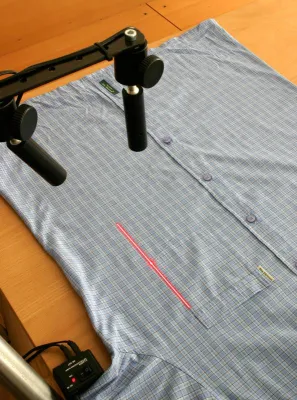 Bild: Positionierlaser ZT beschleunigt textiles Nähen, Schneid- und Legeprozesse
