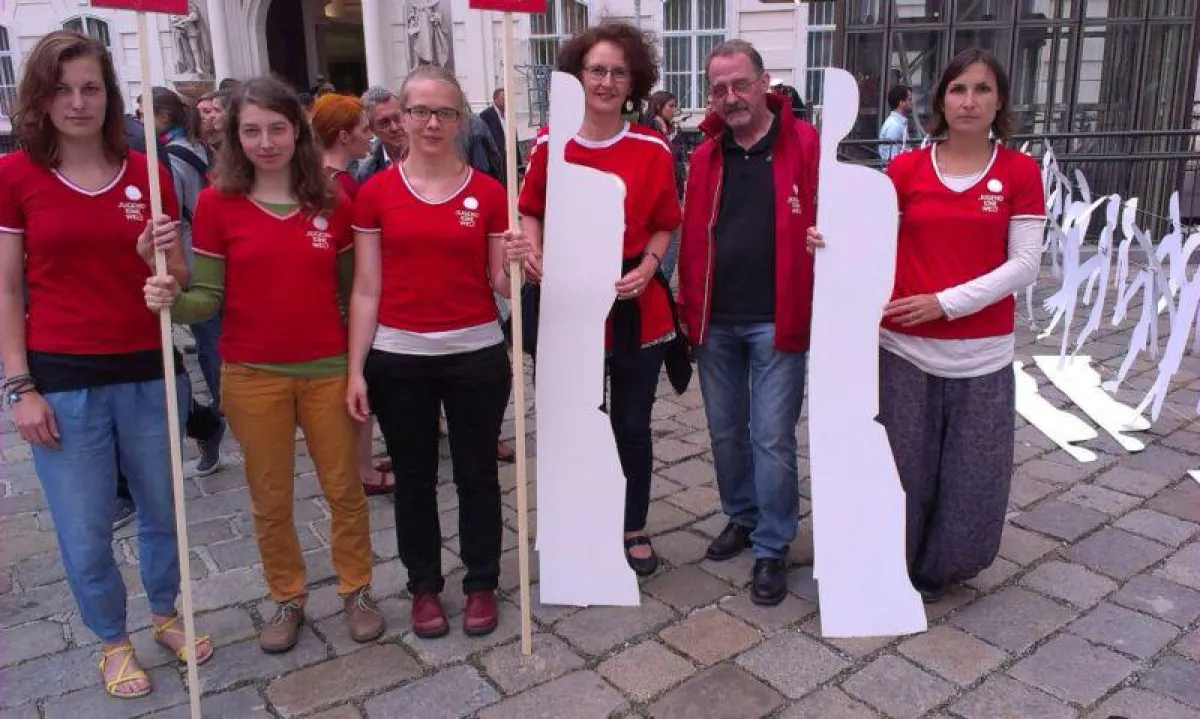 Jugend Eine Welt bei der Protestkundgebung vor Innenministerium. Fotocredit: Jugend Eine Welt