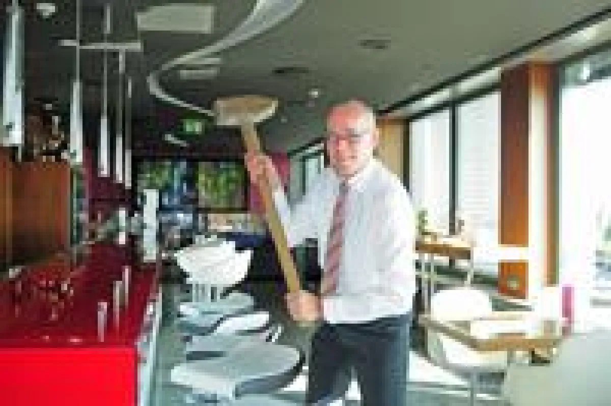 Er freut sich auf den Umbau in der 12. Etage des Pullman Cologne: Hoteldirektor Henk J. van Oostrum