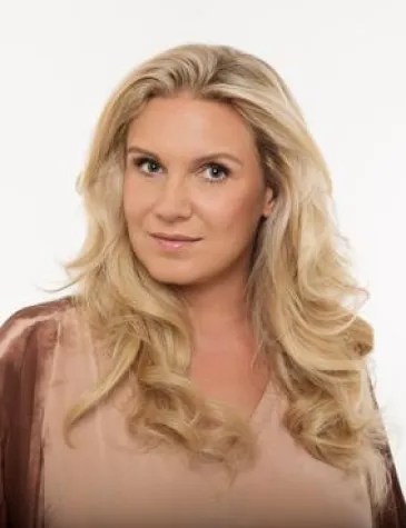 Bild: Magdalena Brzeska im glamourösen Diven-Style