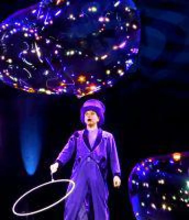 Künstler für Events verzauberte mit seiner Seifenblaenshow