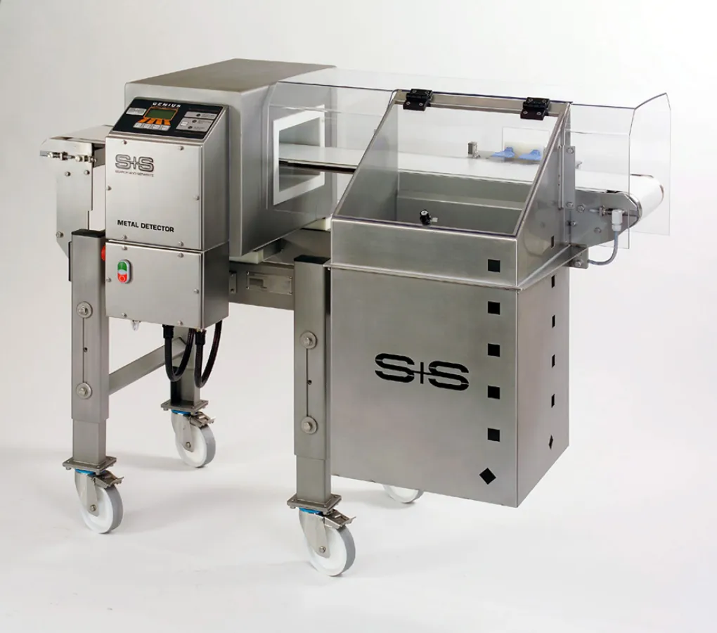 Das Metall-Detektionssystem VARICON – im Bild mit Blasdüsen-Separiereinheit - für Förder-bandanwendungen zur Untersuchung von verpackten und unverpackten Stückgütern