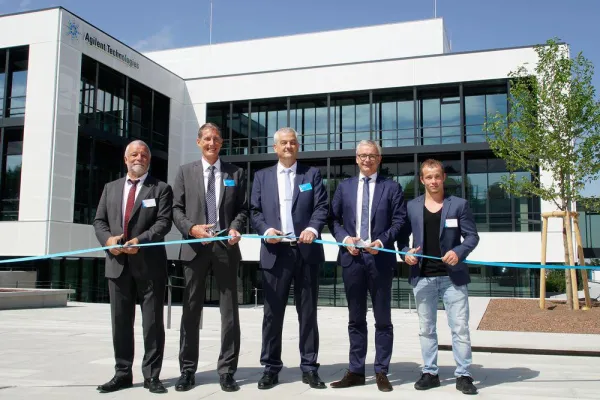 Bild: 50 Mio. Euro-Investition: Agilent eröffnet mit Fabian Hambüchen Kunden- und Technologiezentrum in Waldbronn