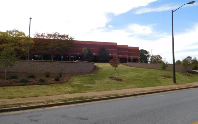 Bild: Erfolgreicher Verkauf des 2850 Premiere Parkway Bürogebäudes an die Founders Properties L.L.C.