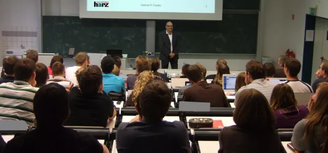 Erfolgreicher Existenzgründer ließ Nachwuchskräfte an seiner langjährigen Erfahrungen teilhaben Bild: Erfolgreicher Existenzgründer ließ Nachwuchskräfte an seiner langjährigen Erfahrungen teilhaben