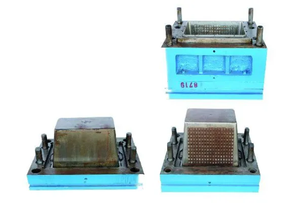 Live Versteigerung von Kunststoffspritzgussformen Bild: Live Versteigerung von Kunststoffspritzgussformen