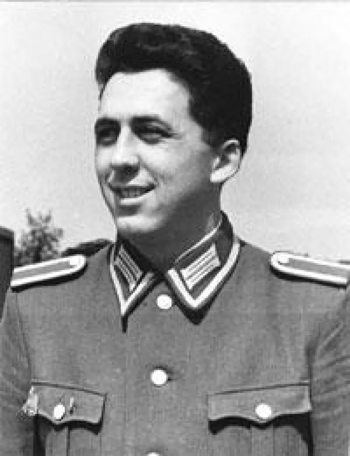 Unteroffizier Egon Krenz 1958. Er war im Artillerieregiment 16 in Prora (Mit freundlicher Genehmigung durch E. Krenz)