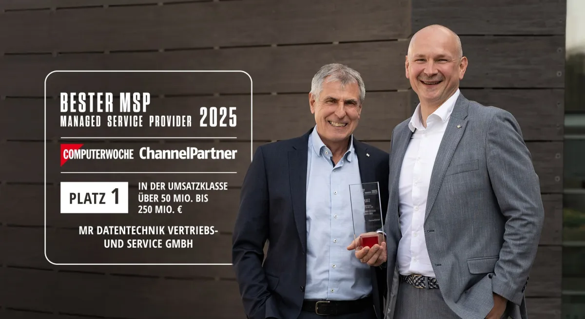 Geschäftsführer MR Datentechnik, Gerhard Reinhardt und Jochen Kraus, mit Auszeichnung (© MR Datentechnik)