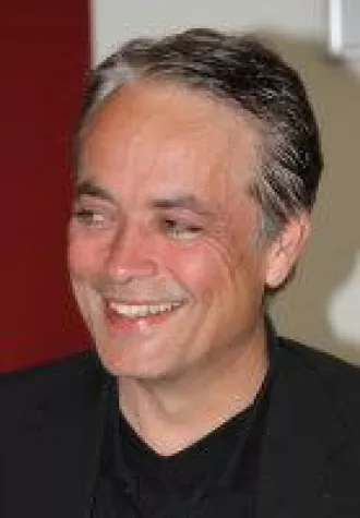 Bild: Fantasy-Autor RALPH LLEWELLYN startet Buchprojekt "Synthia"mit dem Projekte-Verlag Cornelius