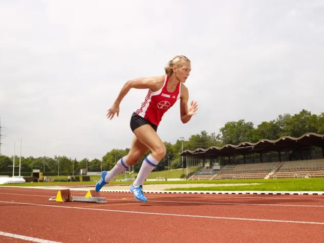 Bild: Mit Bauerfeind an die Spitze: Siebenkämpferin Jennifer Oeser ist die Sportlerin des Jahres 2011